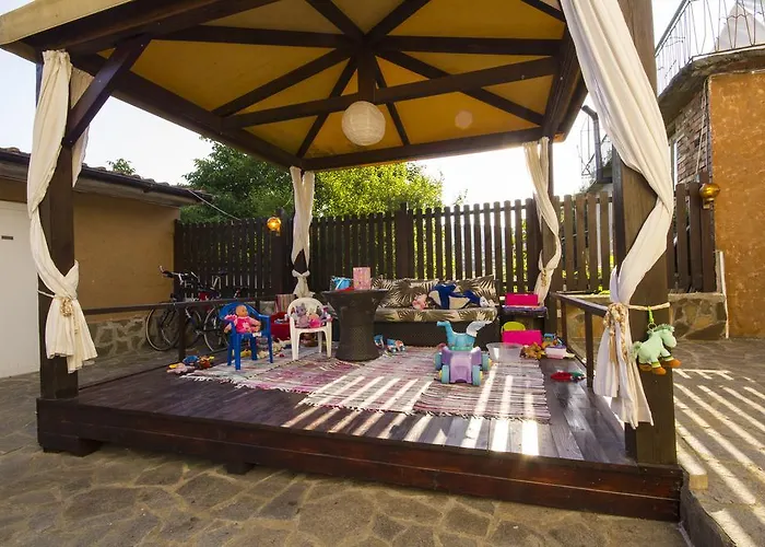 Coral Guest house 3*